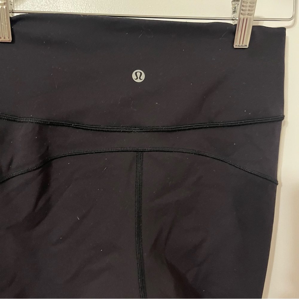 Lululemon Women's In Movement 7/8 Tight Everlux in Black Size 6 Activewear Pants - Picture 5 of 7